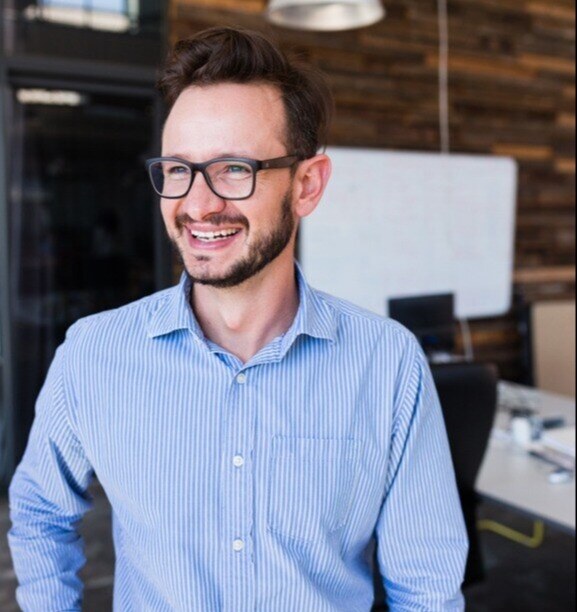 business owner blue shirt - features page-1