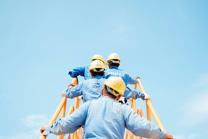 The Distinction Between Absolutely-Insured vs. Self-Insured Well being Plans